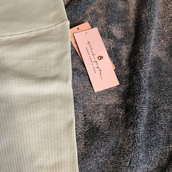 NWT Spiritual Gangster Love Sculpt Seamless Legging Beach Glass Size M/L - Picture 2 of 6